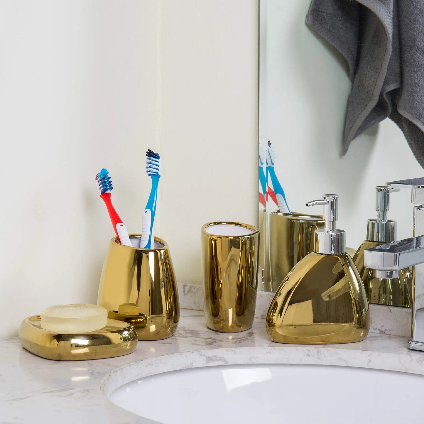 Bathroom set - Gold