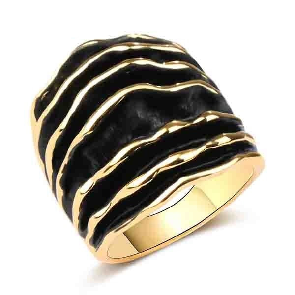 Chunky ring in black + gold